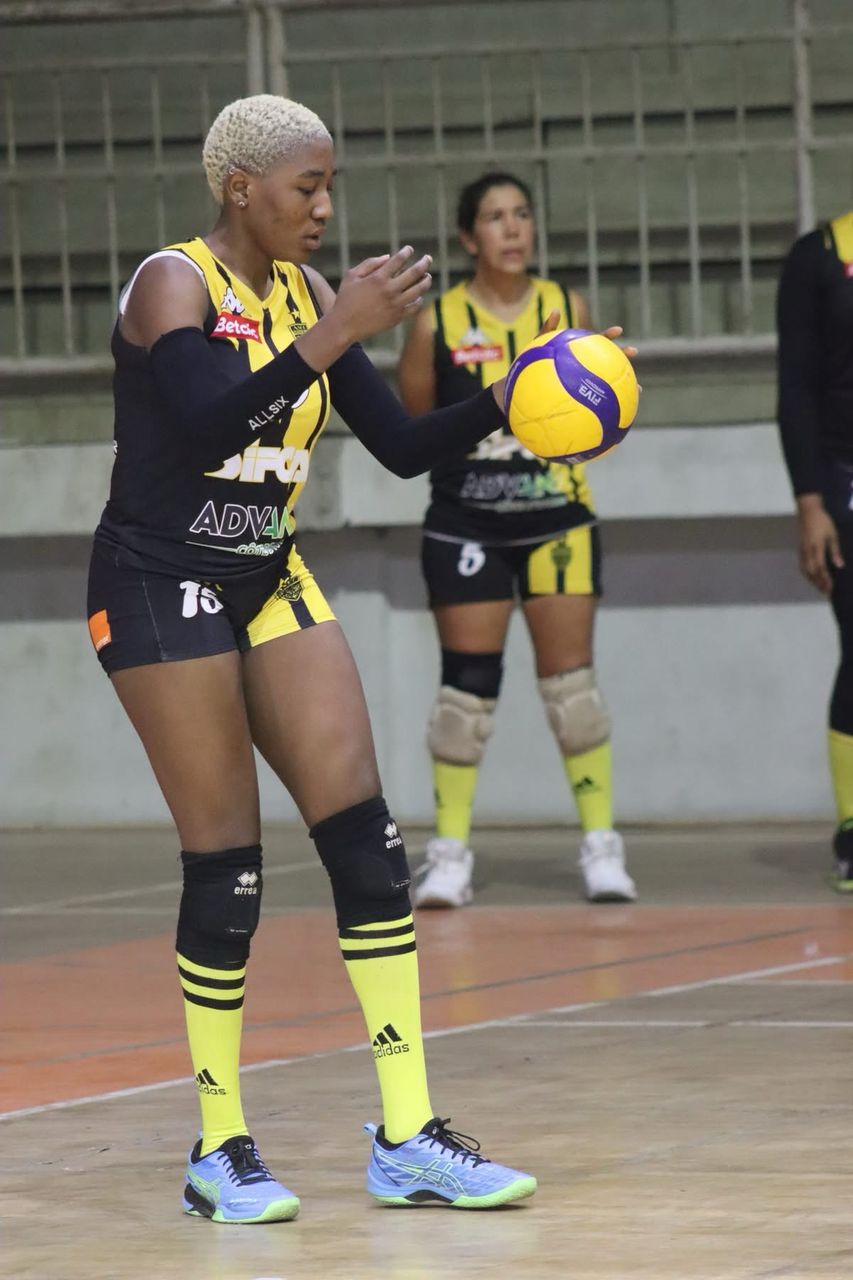 VOLLEY-BALL