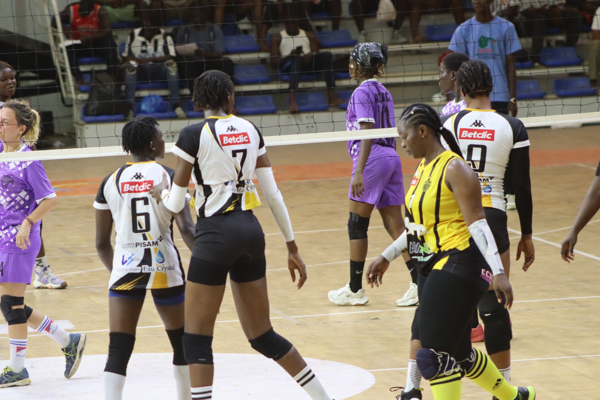 VOLLEY-BALL