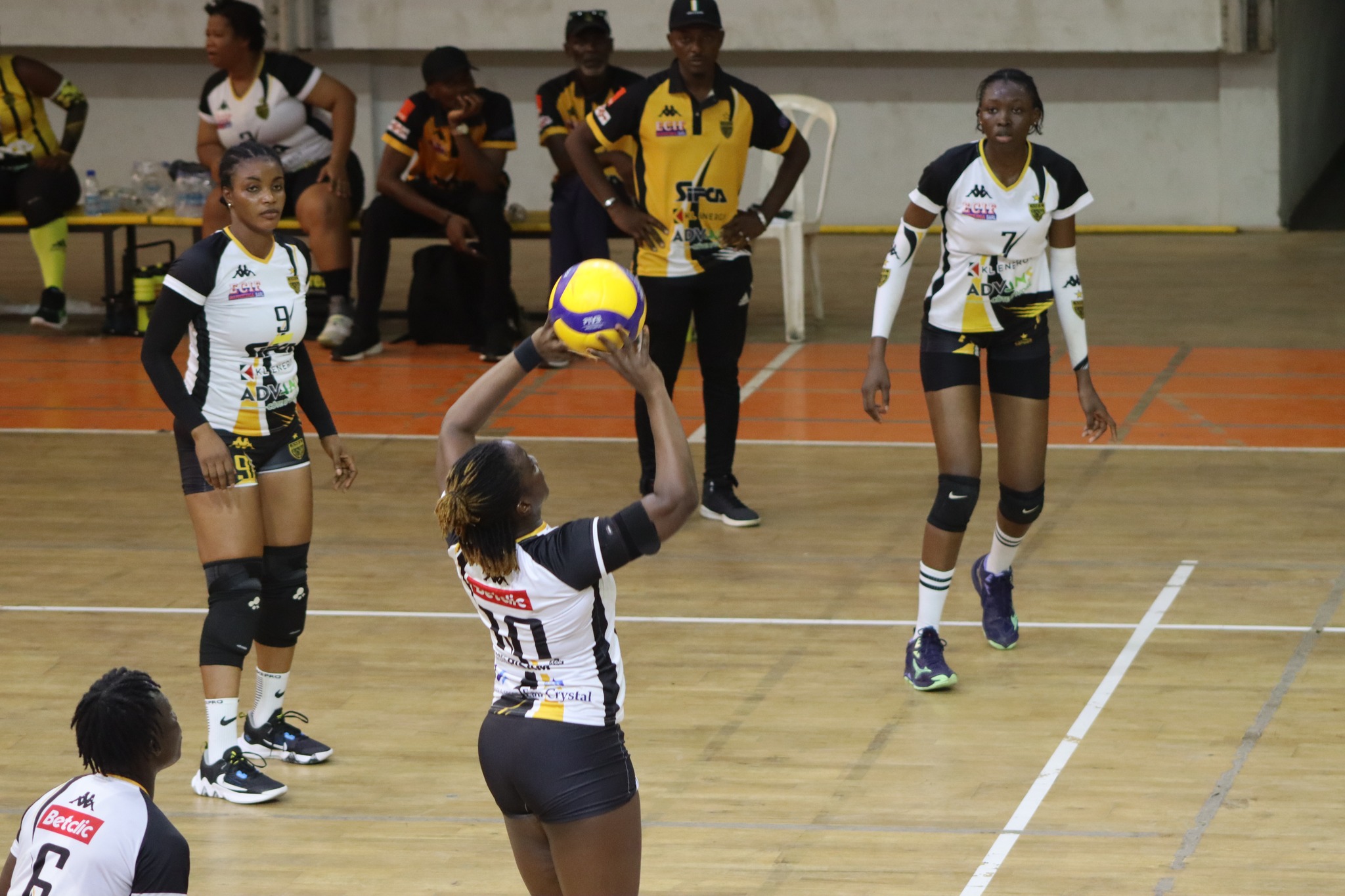 VOLLEY-BALL